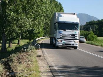 Предстои въвеждане на временна организация на движението за товарни автомобили над 3,5 тона през прохода „Рожен“