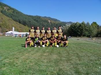 С победа за отбора на Мадан стартира областното първенство по футбол