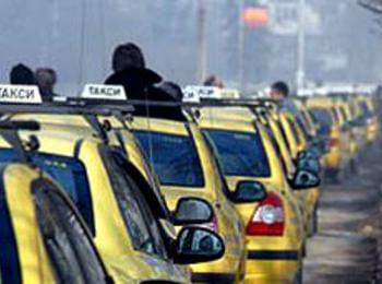 Общините да поемат такситата и да определят цените им
