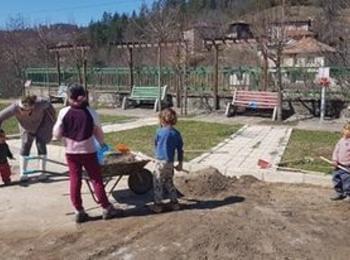 Пролетно почистване в село Полковник Серафимово