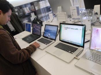 Въпреки кризата българите намират пари за лаптопи и мобилни телефони
