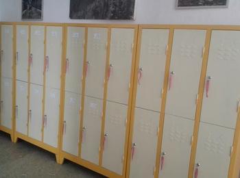Училището в Късак се оборудва с нови шкафчета по проект