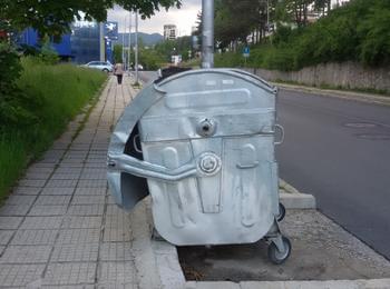 Близо 24 колела са откраднати от съдовете за битови отпадъци в Смолян