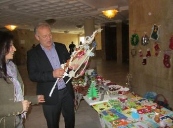  Ресурсният център в Смолян организира благотворителен коледен базар