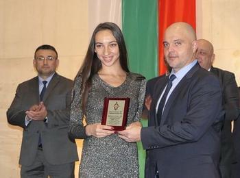  Александра Соколова от Смолян е спортист на година на МВР в категория плуване