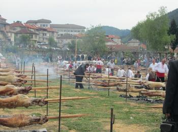  Празникът на златоградското чеверме посреща хиляди гости от страната и чужбина