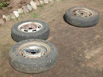 Община Смолян: Предавайте старите гуми в сервизи, не ги складирайте по тротоарите 