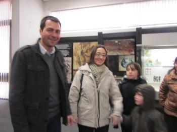 Белгийската посланичка Аник ван Калстър посети Историческия музей в Смолян заедно със семейството си