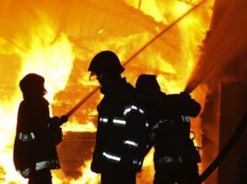 Четири пожара за денонощие, дрехи изгоряха до магазин в центъра на Смолян