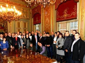 Кметът на Брюксел ще въдворява ред на заседанията с родопски чан от Смилян