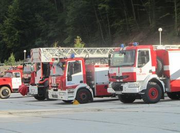  Огнеборци гасиха пожари в сухи треви и площи в Смолянско