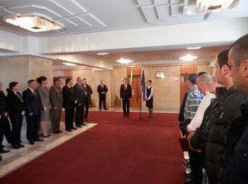 Президентът удостои с Почетния си знак доброволци от пет общини в област Смолян за приноса им при преодоляване на бедствията от март