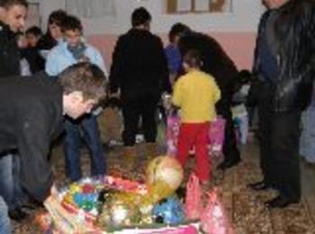 Кметът на Смолян Николай Мелемов дари децата  от социалния дом в Широка лъка