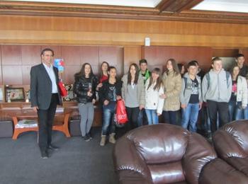  Осмокласници посетиха Община Смолян и се запознаха с работата на администрацията и местния парламент