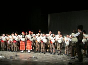 Ученици събраха  3 571 лв. от благотворителния  концерт "Дом за едно семейство" , даряват ги на Роска Георгиева 