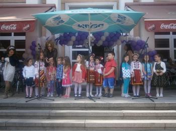 С много песни и игри най-малките жители на Мадан отпразнуваха своя празник