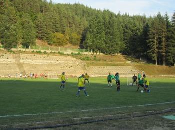 Отборът на община Смолян се класира на второ място след драматичен футболен мач с  маданския  „Корона”