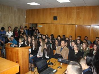  20 ученици от Доспат се включиха в инициативата „Ден на отворените врати” организирана от Районен съд – Девин
