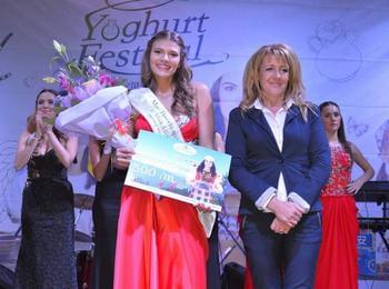 Избраха 23-годишната Мариана Георгиева от Варна за "Кралица на млякото" 