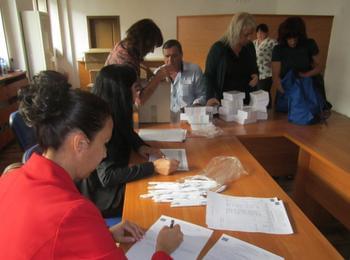 822 ученици от средищните училища в Смолянско получават раници за първия учебен ден