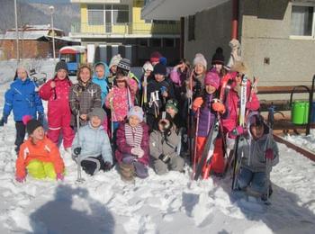 Обучават на ски малчуганите от детските градини в Чепеларе и тази зима