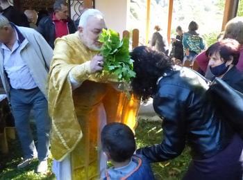 И в двата параклиса в Устово се помолиха  Света Петка Българска да помага