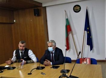 Народният представител от ПП ГЕРБ Калин Вельов проведе среща с културни дейци в Смолян 