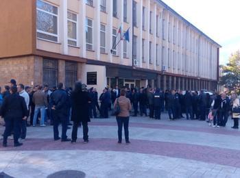 Полицаите в протестна готовност, искат повишение на заплатите заради Covid-19