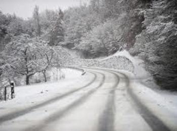 Сняг вали на проходите Пампорово, Рожен и Превала