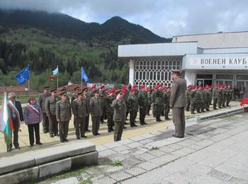 Областният управител почете празника на 101-ви Алпийски батальон