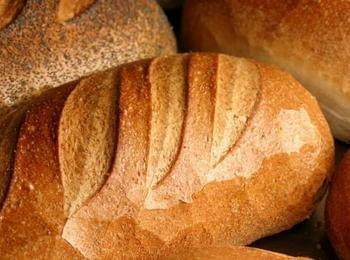 Гръцки хлебопроизводители обвиняват търговци, че внасят опасен за здравето хляб от България