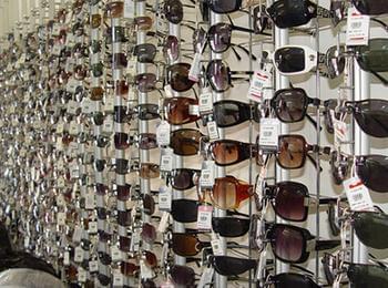  Много от очилата, продавани по сергиите, са опасни за здравето