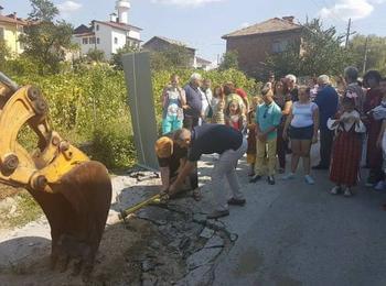 Нов водопровод след 20 години в девинското село Стоманово за празника 