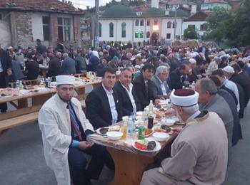 Кметът на община Османгази Мустафа Дюндар даде ифтар за близо 700 души в село Късак