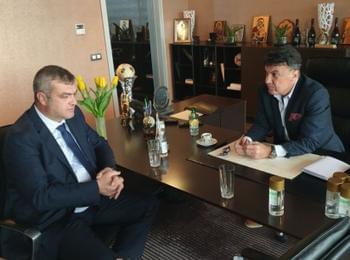Областният управител Емил  Хумчев се срещна с президента  на БФС Борислав Михайлов