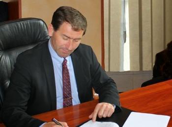 Община Мадан подписа споразуменията за саниране на жилищни блокове