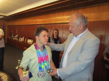 Кметът Мелемов посрещна сребърния ни медалист от летните игри на Спешъл Олимпикс в САЩ