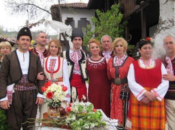 Автентична родопска сватба вдигнаха в Златоград