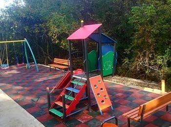 Детска площадка изградиха в с.Средец