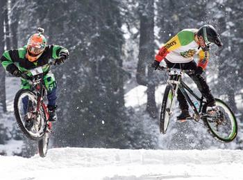 Колоездачи превзеха снежните писти на Пампорово за осма поредна година