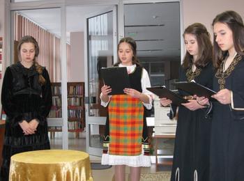 Ученици от Златоград с празничен урок в библиотеката, посветен на 3-ти март