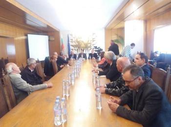 Изявени български творци проведоха среща със зам.-кмета Марин Захариев по повод Празника на поезията