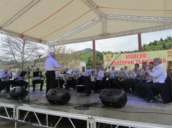  С концерт на Врачанския духов оркестър, за 46-и път, бяха открити Майските  тържества в Смолян