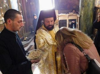 Епископ Висарион служи молебен за здраве в Момчиловци