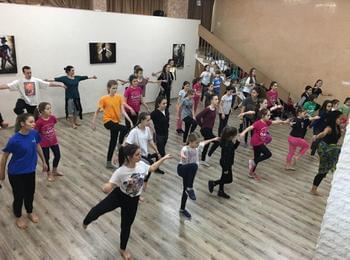 47 танцьори от Бургас пристигнаха на тренировъчен лагер в Смолян 