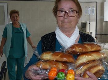 Смолянската организация на инвалидите раздаде 200 великденски яйца и 200 козунака