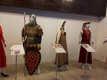 В музея представят гостуваща изложба „Български средновековни костюми /Реплики на костюми, оръжия и аксесоари от VІ до XIV век/”