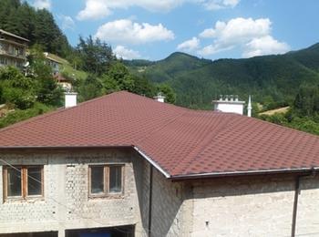 Ремонтираха покрива на бившето кметство в Елховец 
