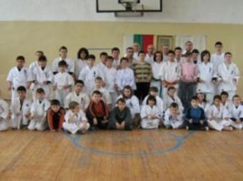 Рудоземските каратисти заминават на спортен лагер в Приморско