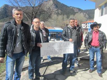  Втори протест на работещите в Опитната станция в Смолян